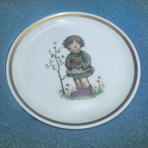 Schmid Berta Sad Girl Hummel Museum Miniature Plate Collection 1982
